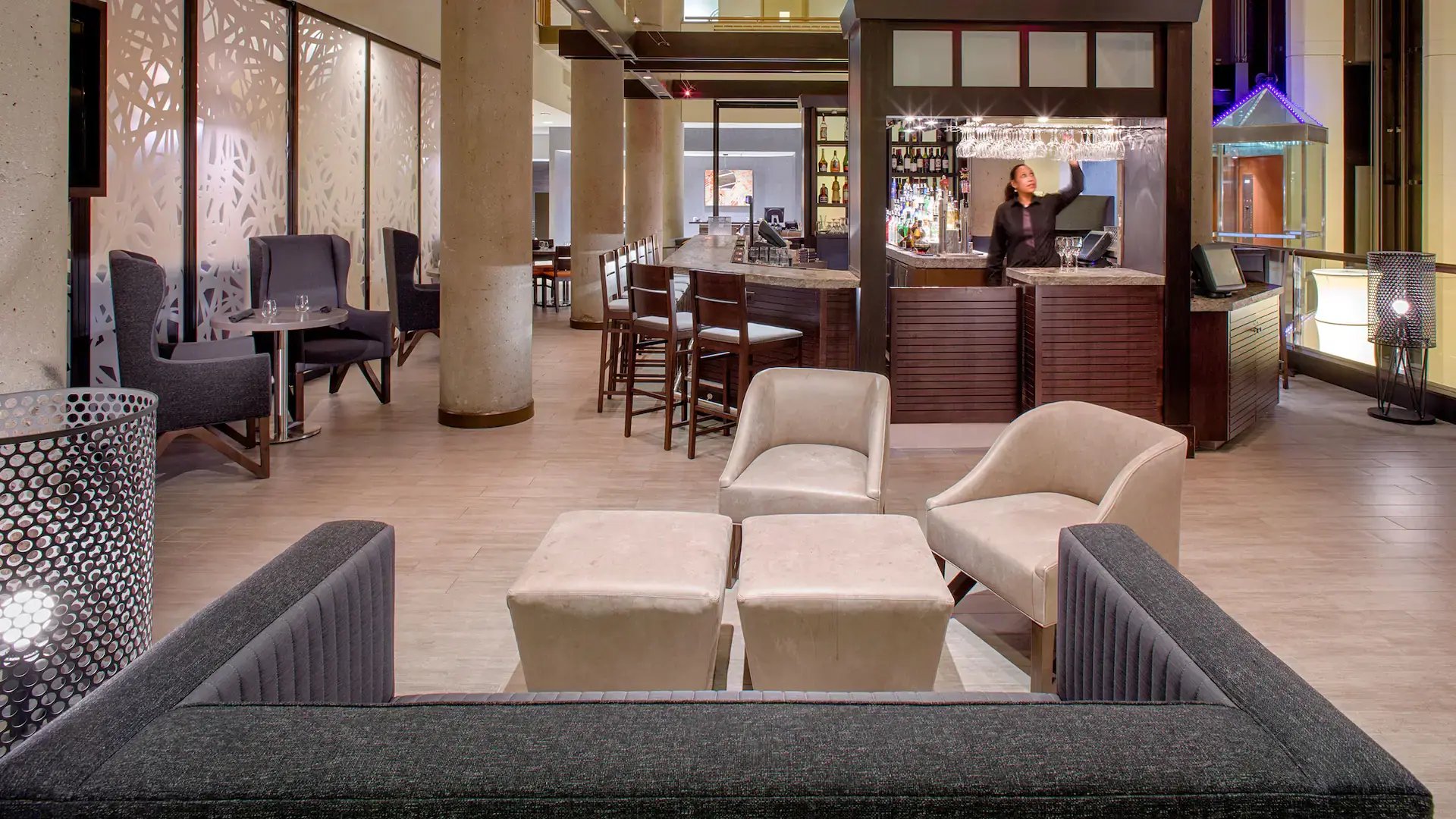 Hyatt-Regency-Baltimore-Inner-Harbor-P088-Bistro-300-Bar.16x9
