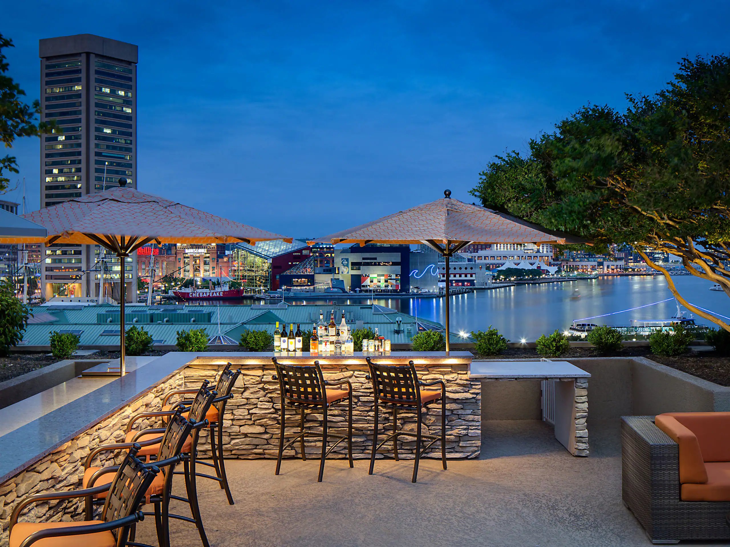 Hyatt-Regency-Baltimore-Inner-Harbor-P158-Pool-Bar.4x3